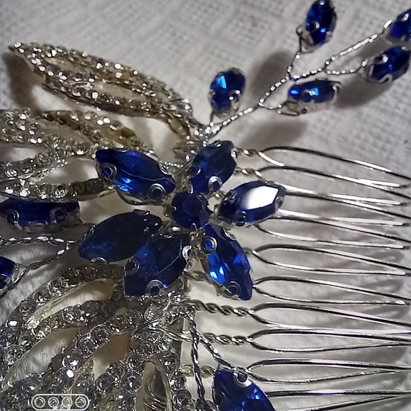 Beautiful Blue Hair Comb - Picture 14 of 16